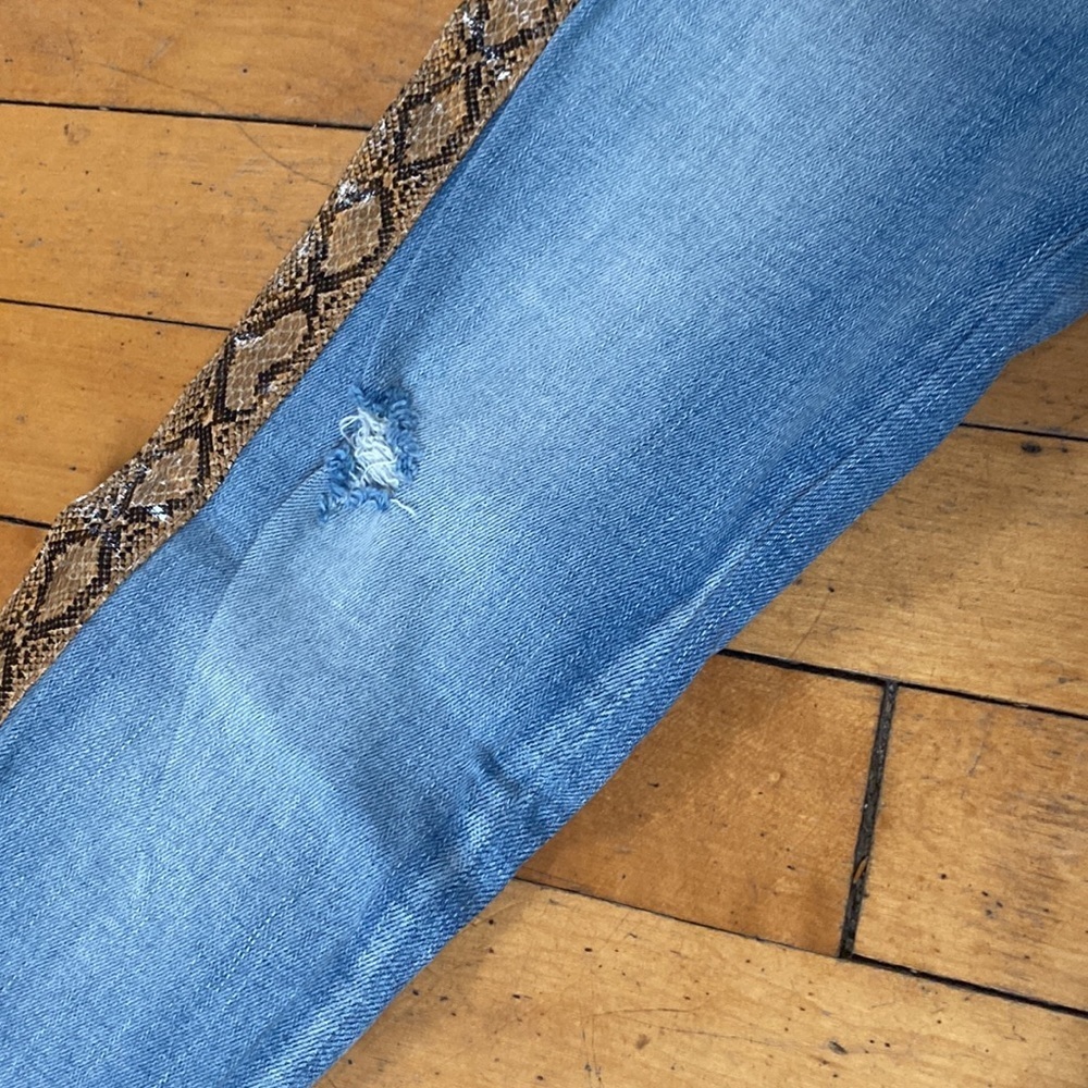 BlankNYC Super Skinny Jeans w/ faux snakeskin detail Girls 10 - Picture 4 of 8